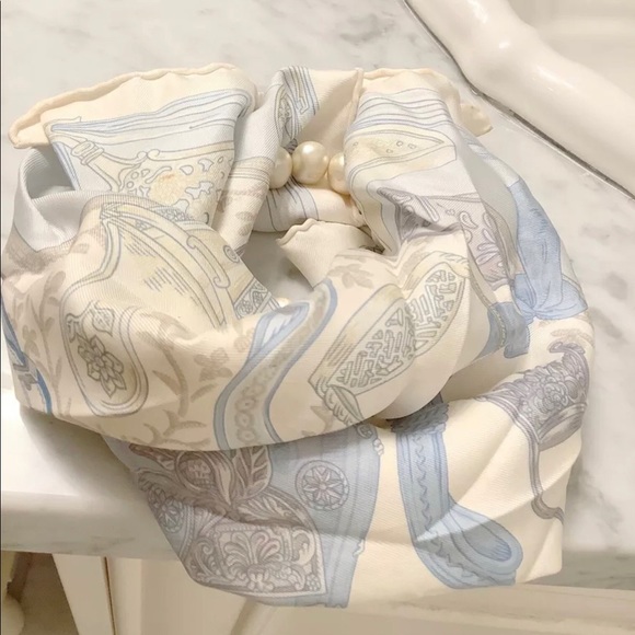 Hermes Gavroche 45cm Etries Scarf in Light Baby Blue/ and White Tone - Picture 4 of 5